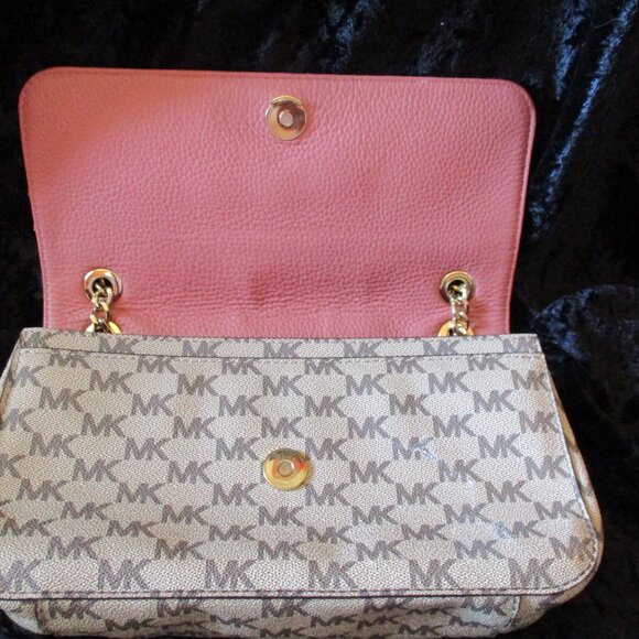 2018 Michael Kors Convertible Shoulder Pink/Tan/Logo Handbag w/Gold Chain - Picture 5 of 11